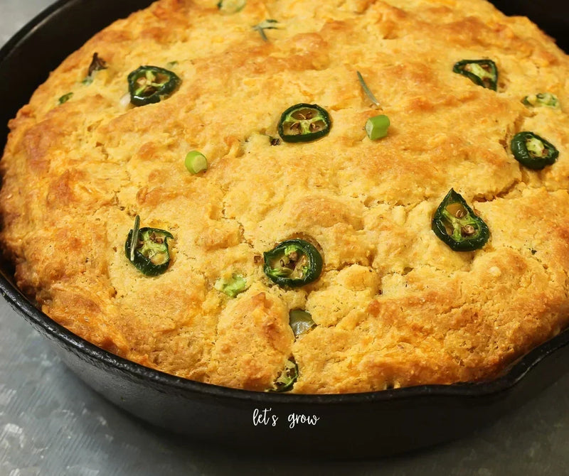 Sweet & Spicy: The Perfect Summer Cornbread with Fresh Corn & Jalapeños